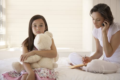 Mit jelent a gyermek életében a szülői jelenlét?